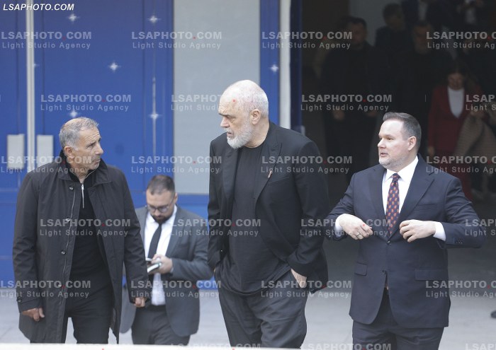 Rama takohet me Kryetaret e Bashkise ne Pallatin e Kongreseve