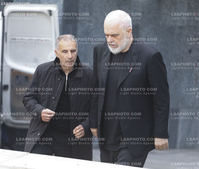 Rama takohet me Kryetaret e Bashkise ne Pallatin e Kongreseve