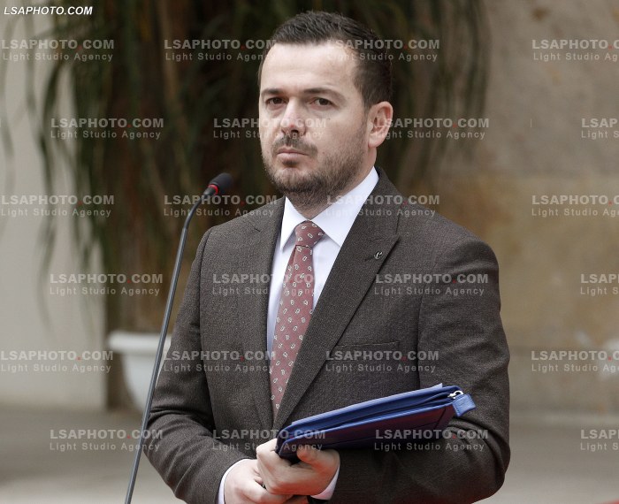 Ministra pas mbledhjes se qeverise