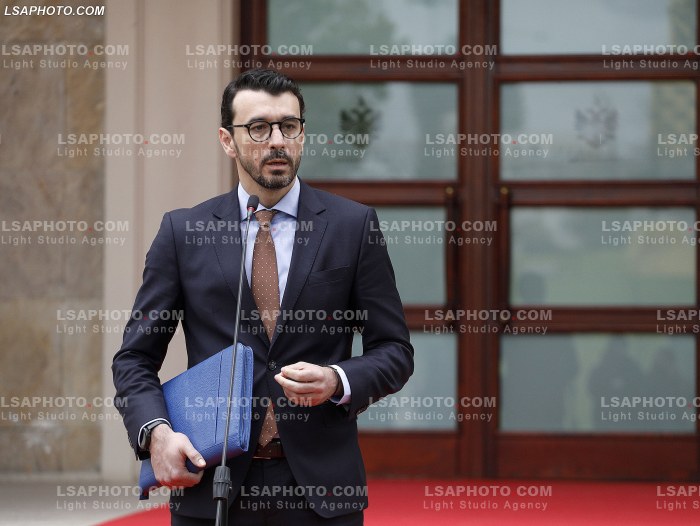 Ministra pas mbledhjes se qeverise