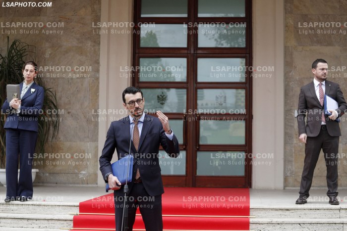 Ministra pas mbledhjes se qeverise