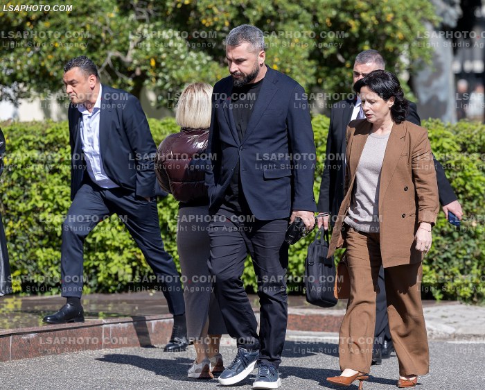 Deputete dhe Ministra jashte parlamenti
