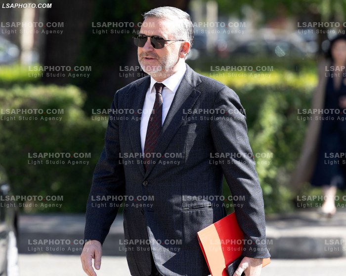 Deputete dhe Ministra jashte parlamenti