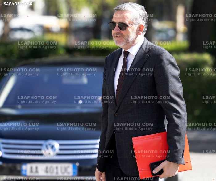 Deputete dhe Ministra jashte parlamenti