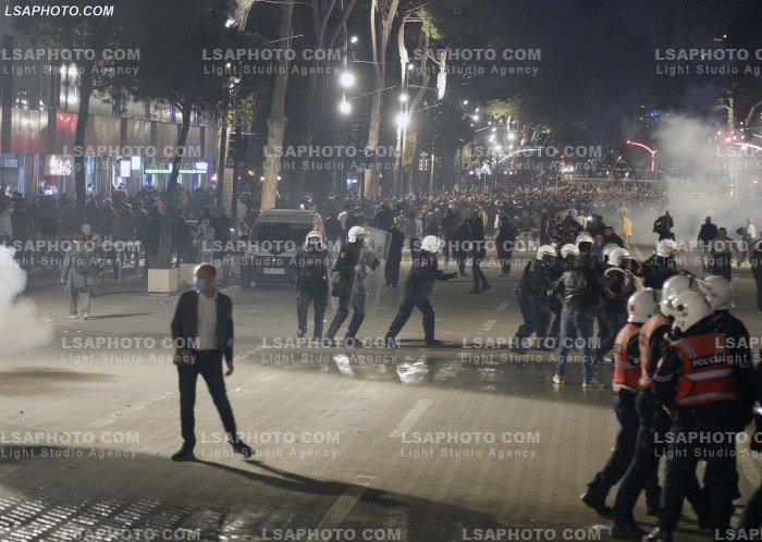 Proteste e PD para Kryeministrise