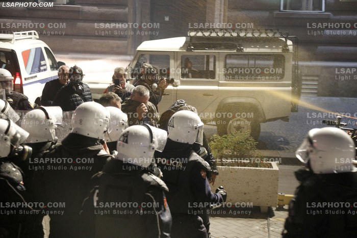 Proteste e PD para Kryeministrise