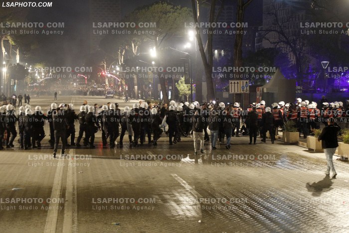 Proteste e PD para Kryeministrise