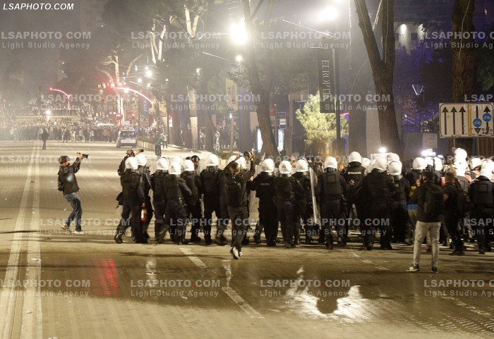 Proteste e PD para Kryeministrise