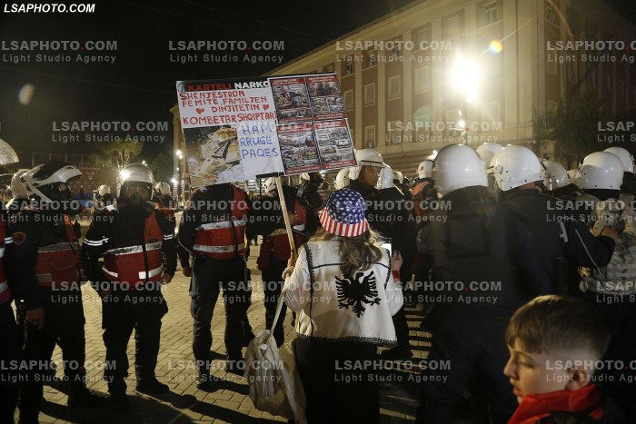 Proteste e PD para Kryeministrise