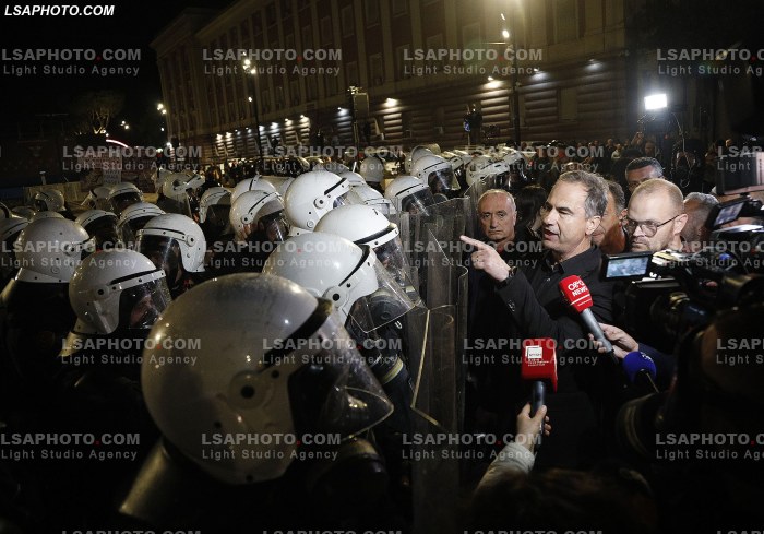 Proteste e PD para Kryeministrise