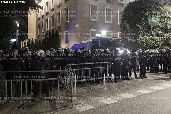 Proteste e PD para Kryeministrise
