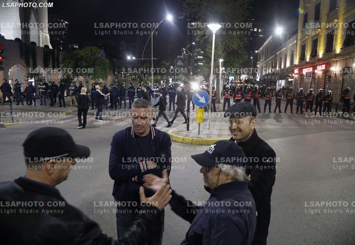 Proteste e PD para Kryeministrise
