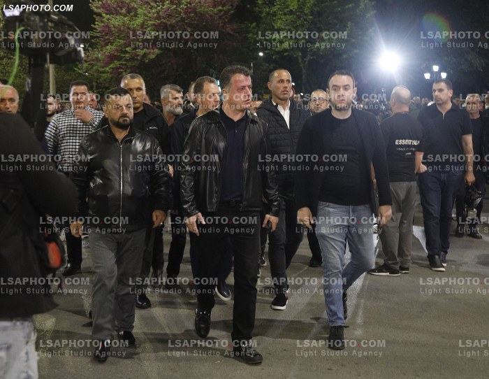 Proteste e PD para Kryeministrise