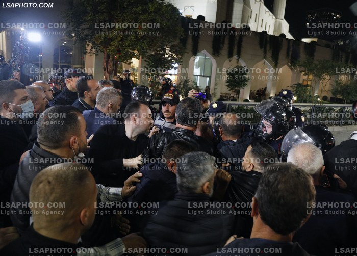 Proteste e PD para Kryeministrise