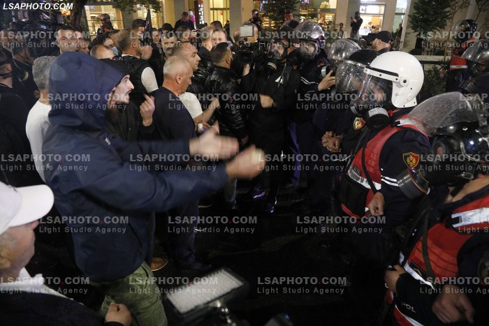 Proteste e PD para Kryeministrise