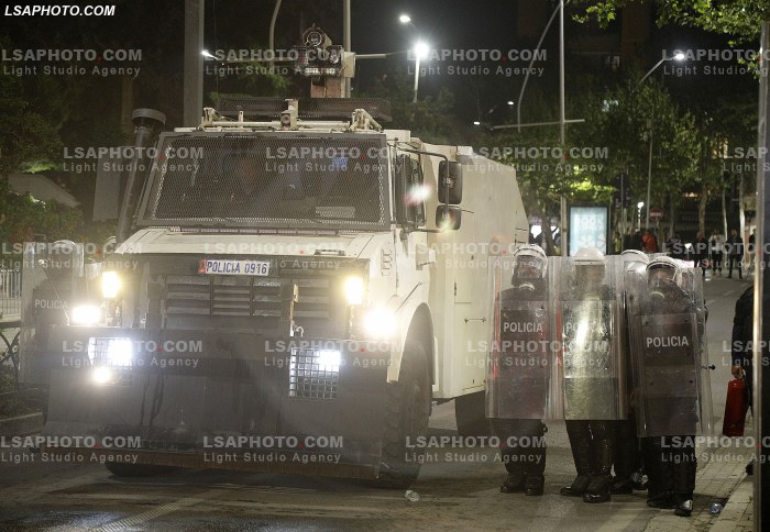Proteste e PD para Kryeministrise