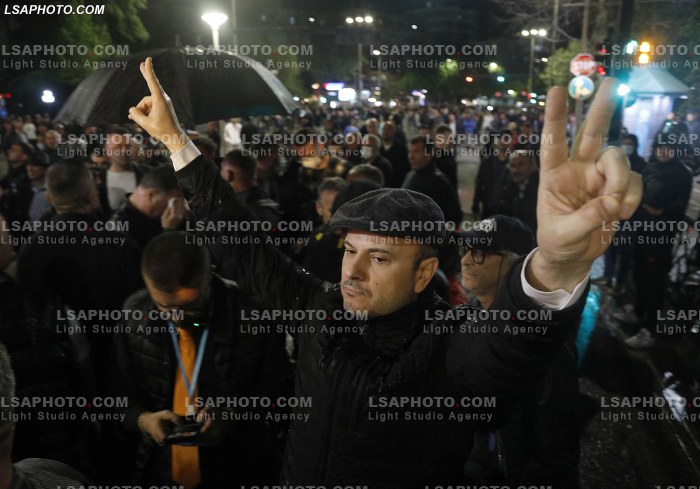 Proteste e PD para Kryeministrise