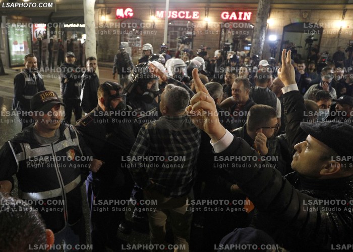 Proteste e PD para Kryeministrise