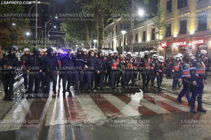 Proteste e PD para Kryeministrise