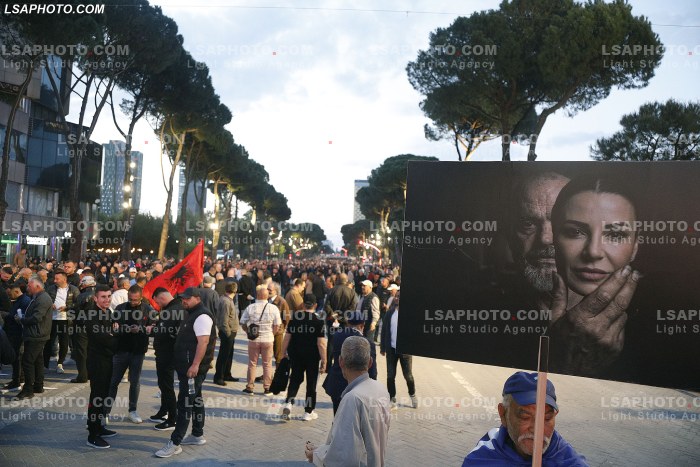 Proteste e PD para Kryeministrise