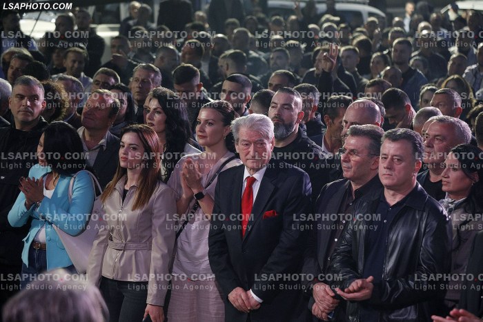 Proteste e PD para Kryeministrise
