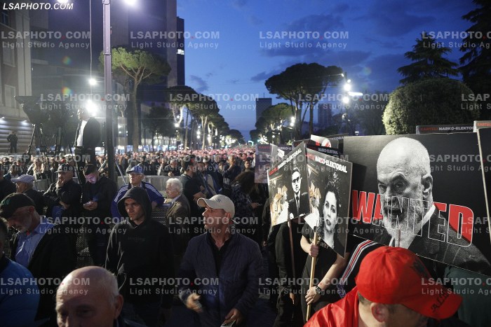 Proteste e PD para Kryeministrise