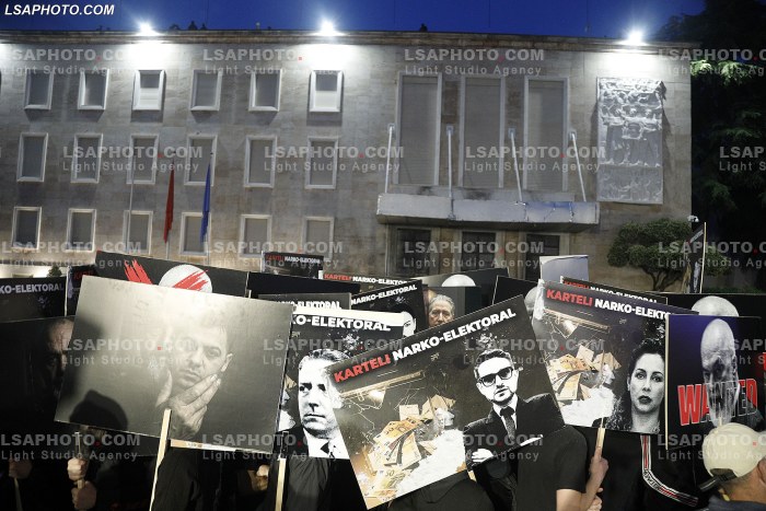 Proteste e PD para Kryeministrise