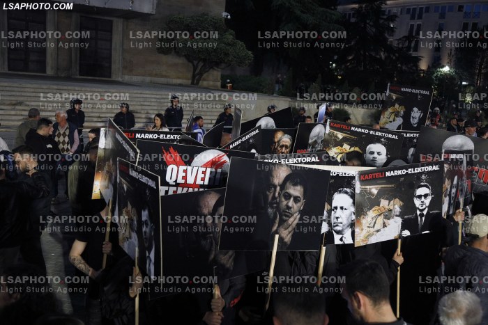 Proteste e PD para Kryeministrise