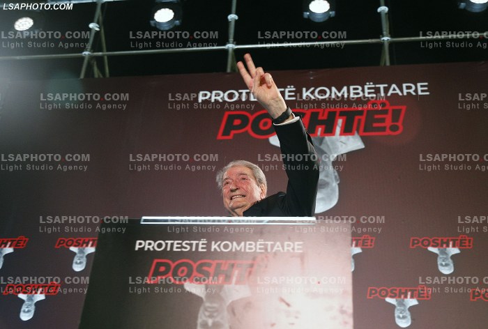 Proteste e PD para Kryeministrise