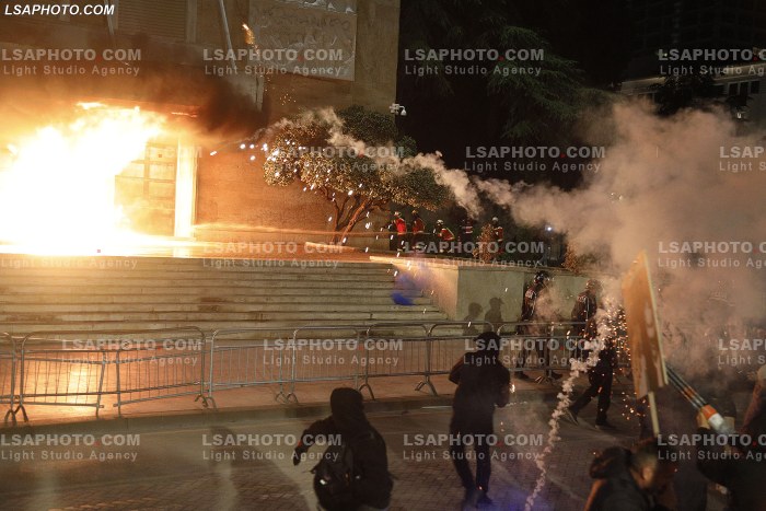 Proteste e PD para Kryeministrise