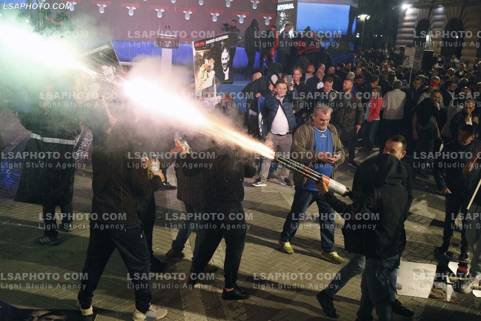 Proteste e PD para Kryeministrise