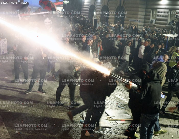 Proteste e PD para Kryeministrise