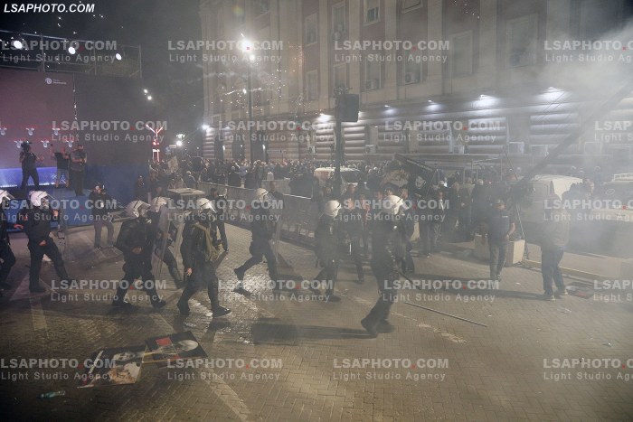 Proteste e PD para Kryeministrise