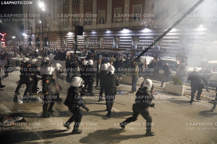 Proteste e PD para Kryeministrise