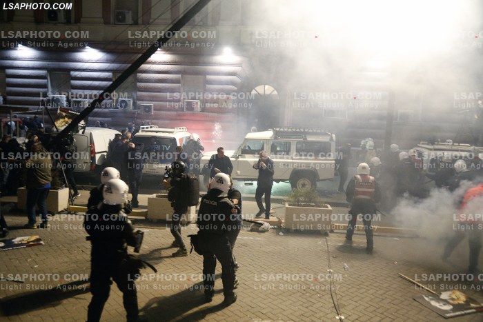 Proteste e PD para Kryeministrise