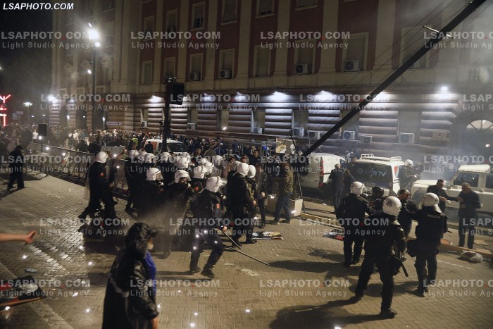 Proteste e PD para Kryeministrise