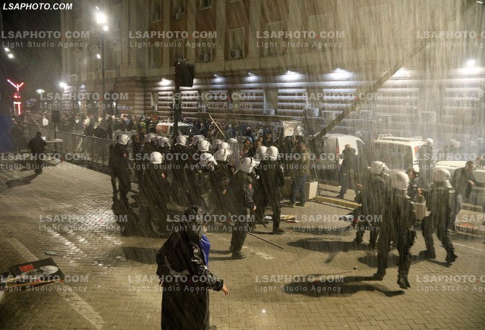 Proteste e PD para Kryeministrise