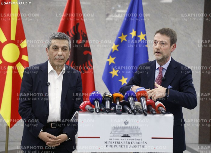 Konference e Ferit Hoxhes dhe Izet Mexhitit