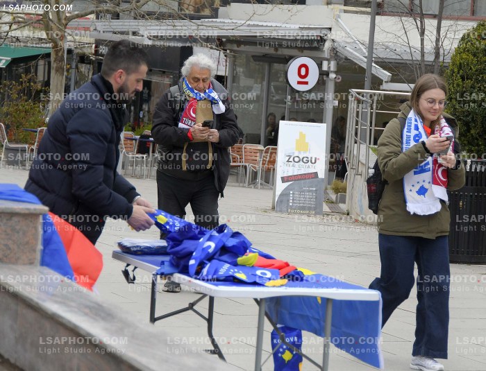 Tifoze para ndeshjes Kosove Turqi