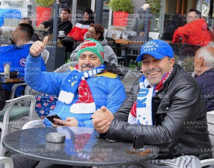 Tifoze para ndeshjes Kosove Turqi