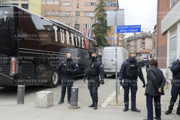 Tifoze para ndeshjes Kosove Turqi