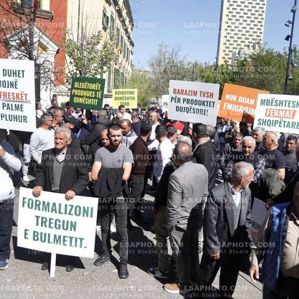 FERMERET PROTESTE
