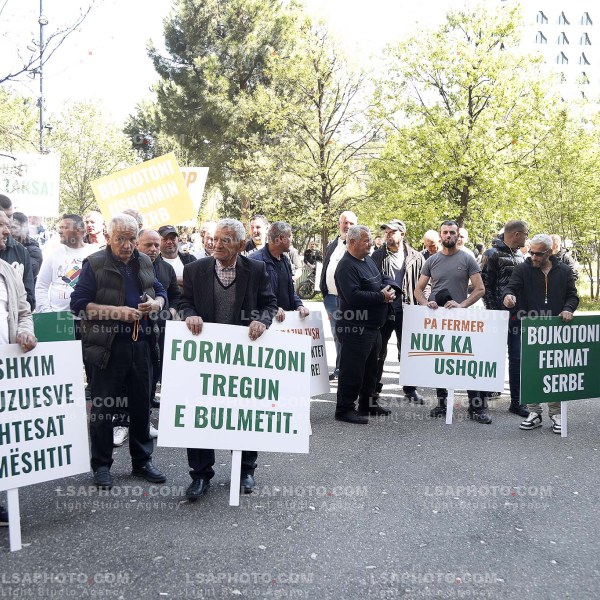 FERMERET PROTESTE