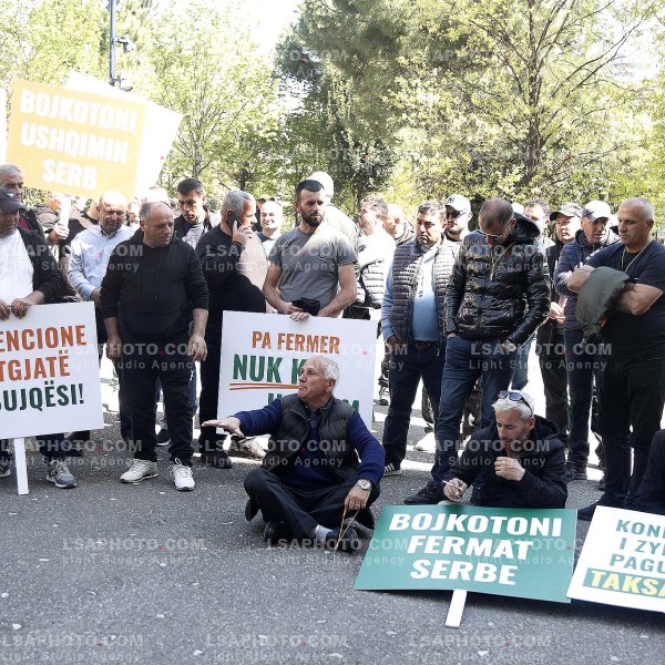 FERMERET PROTESTE