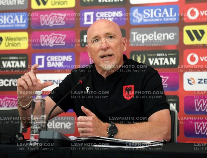 Trajneri i Kombetares Rolando Maran ne Konference Shtypi