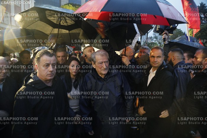 Proteste e Partise Demokratike para kryeministrise