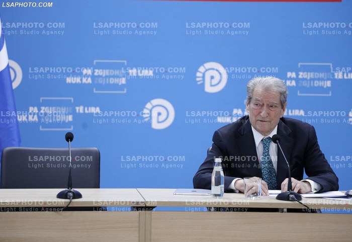 Mbledhje e PD para protestes