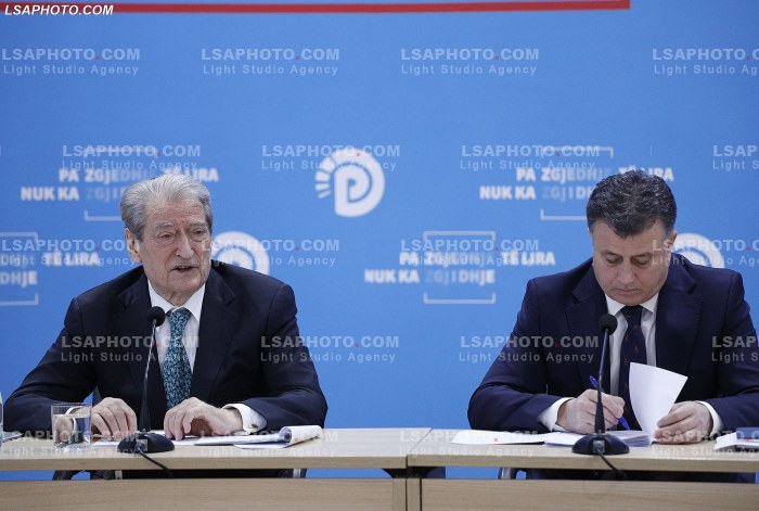 Mbledhje e PD para protestes