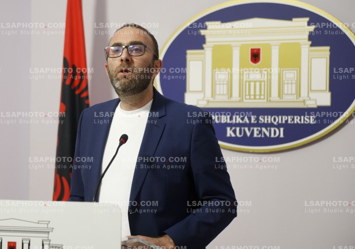 Gazment Bardhi ne Konference