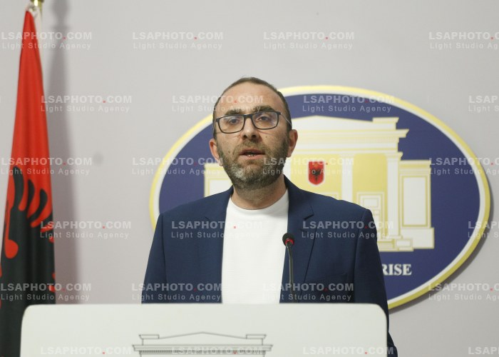 Gazment Bardhi ne Konference